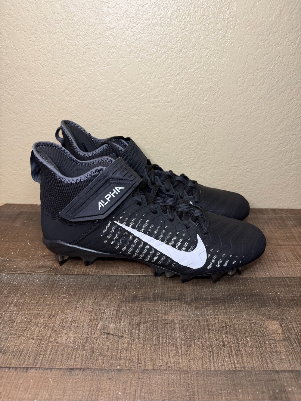 Nike Alpha Menace Pro 2 Mid “Black White”
- Size 11 Men.